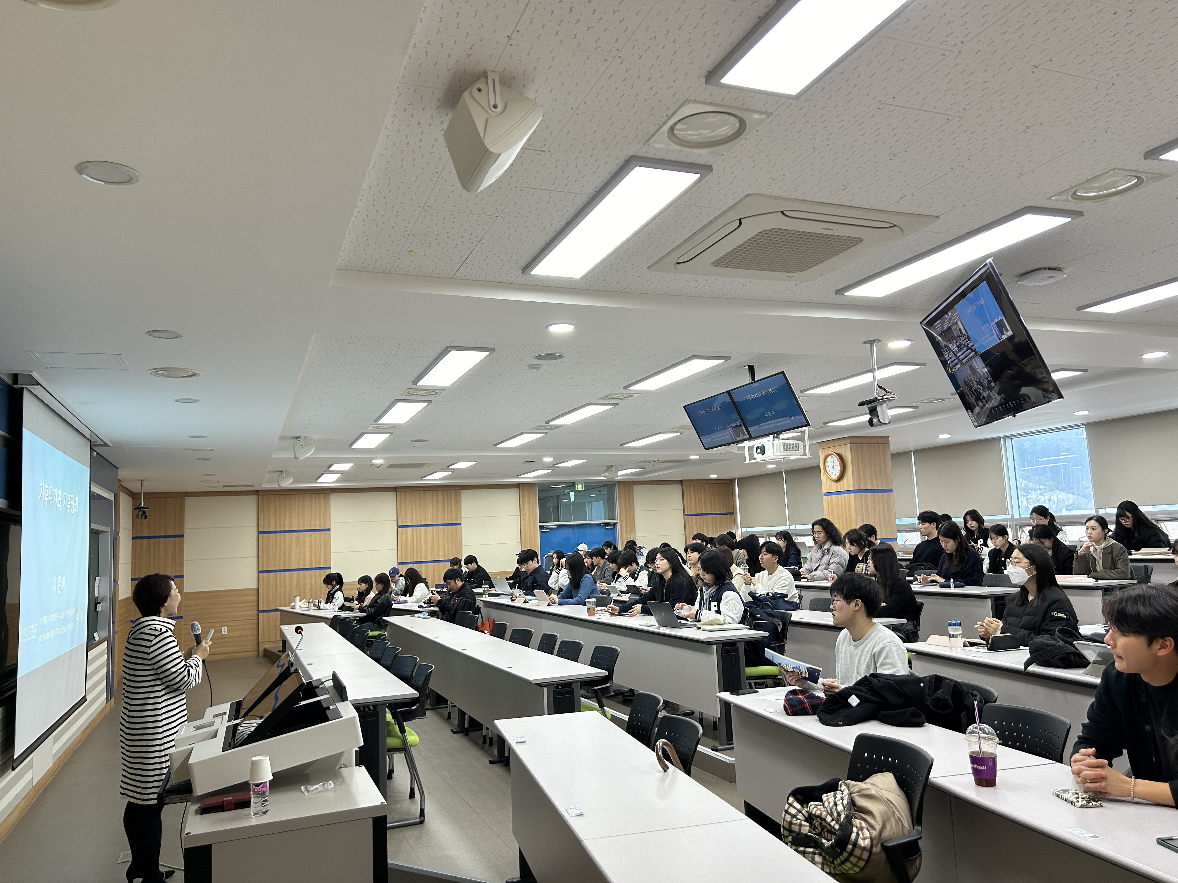 2024-1학기 교양교육원 교양선택 교과목 <PNU시대와지성특강> 수강 모습 